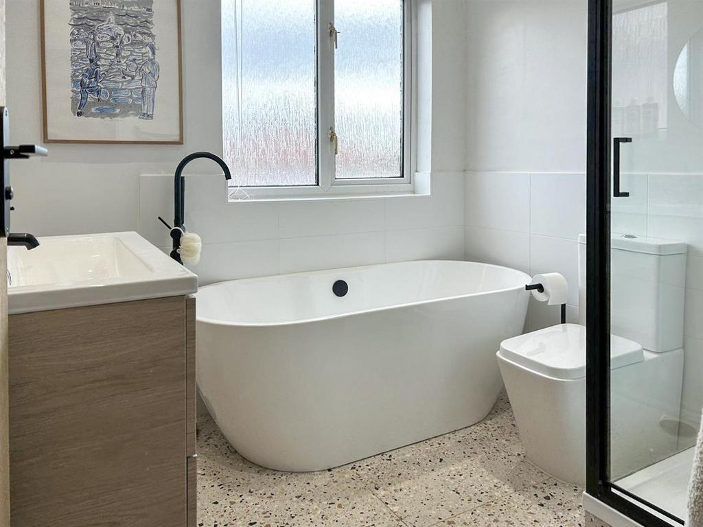 Bathroom / WC: