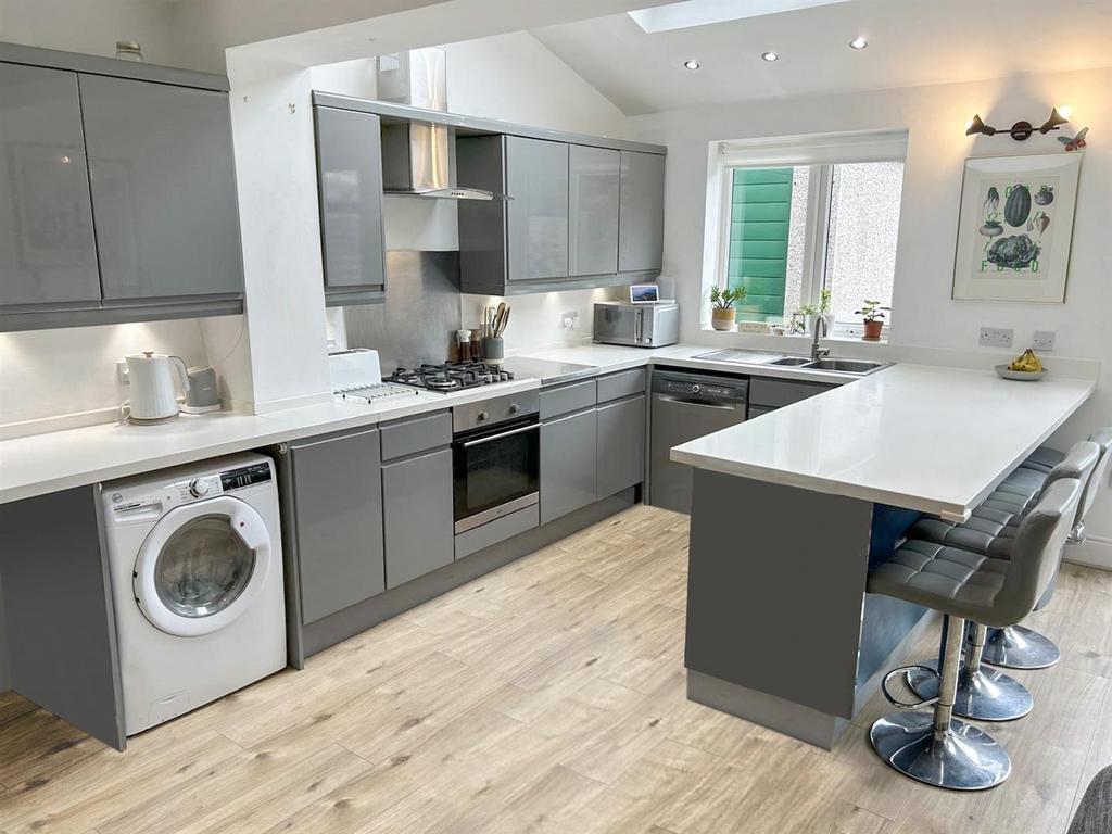Fitted Kitchen: