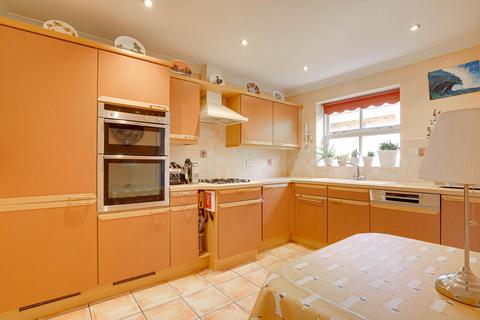 4 Aberaman, Emmer Green, Reading, RG4 8LD