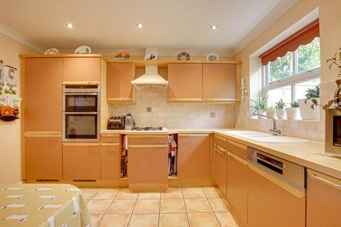 4 Aberaman, Emmer Green, Reading, RG4 8LD