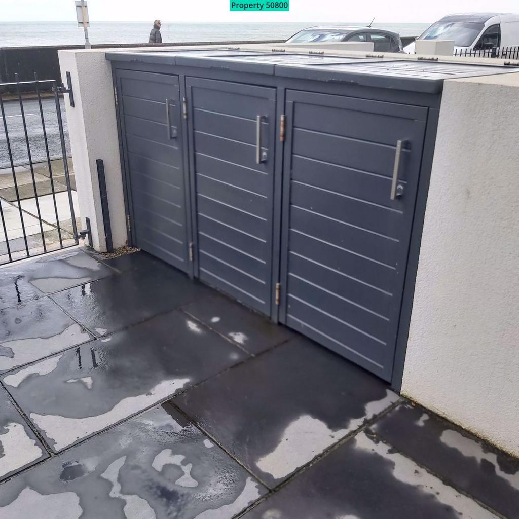 Bin store
