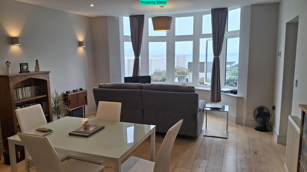 Lounge &amp; Dining