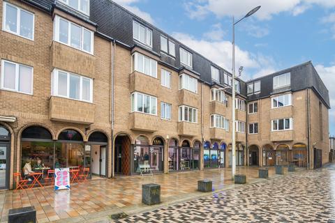 Flat 12, 12 Colquhoun Square, Helensburgh, G84 8AD