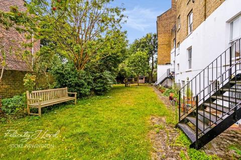 168d Albion Road, London, N16 9JS