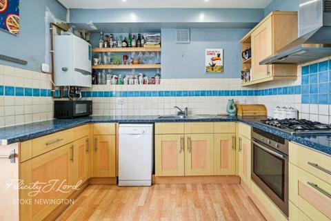 168d Albion Road, London, N16 9JS
