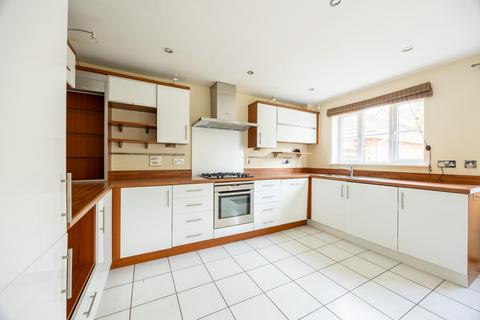 5 bedroom detached house to rent, Sunderland Gardens, Newbury, RG14