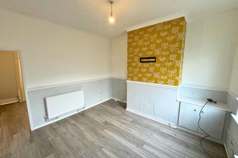 2 bedroom terraced house to rent, Levens Street, Salford, M6