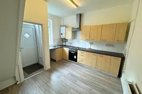 2 bedroom terraced house to rent, Levens Street, Salford, M6