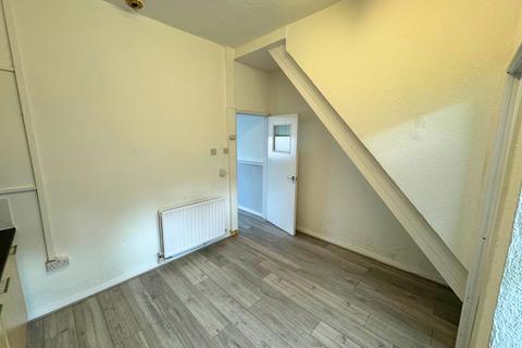 2 bedroom terraced house to rent, Levens Street, Salford, M6