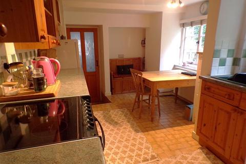 2 bedroom end of terrace house to rent, Village Street, Bishops Tawton