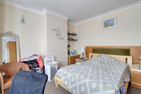 2 bedroom apartment for sale, Clacton on Sea CO15