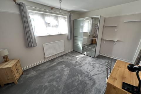 undefined, Luton LU3