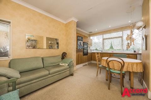 3 bedroom semi-detached house for sale, Ingrebourne Gardens, Upminster, RM14