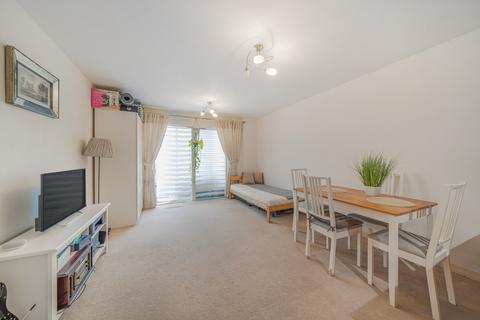 1 bedroom flat for sale, Baroque Court, Prince Regent Road, Hounslow, TW3