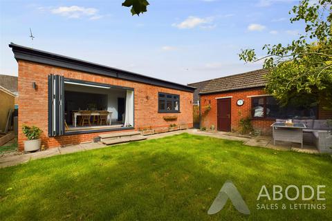 4 bedroom detached house for sale, Hawthorn Close, Ashbourne DE6