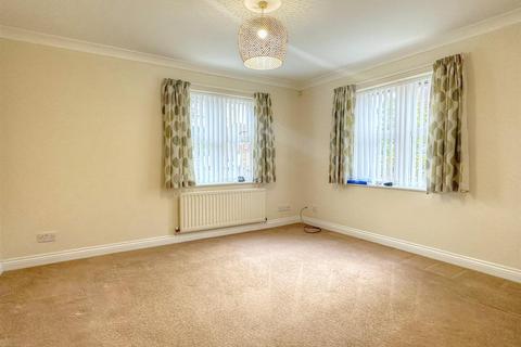 2 bedroom flat for sale, Millside, Morpeth