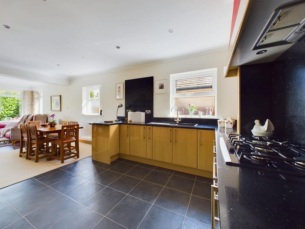 Kitchen / dining room / sunroom