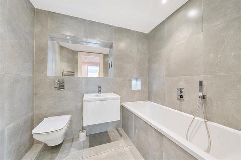 2 bedroom flat for sale, Aspen Place, Bushey WD23