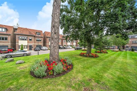 2 bedroom flat for sale, Aspen Place, Bushey WD23