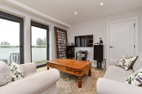 1 bedroom flat for sale, Littleworth Road, Esher, Surrey