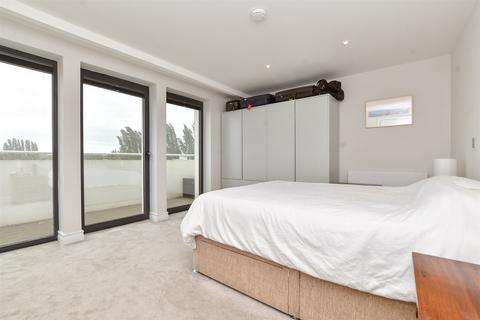 1 bedroom flat for sale, Littleworth Road, Esher, Surrey