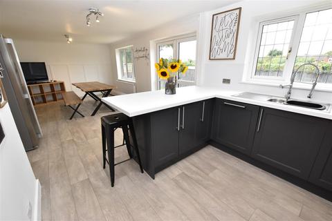 16 Bracken Park, Grimsby, DN33 3LT