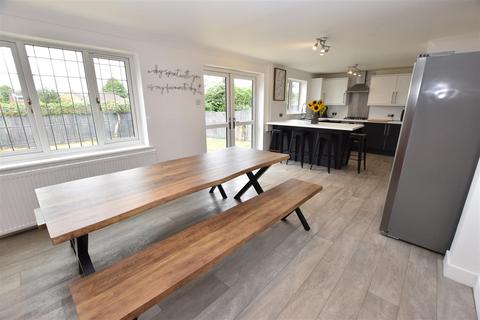 16 Bracken Park, Grimsby, DN33 3LT