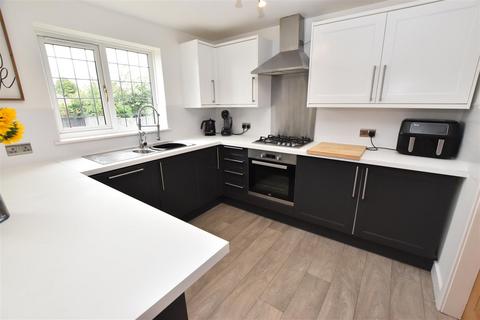 16 Bracken Park, Grimsby, DN33 3LT