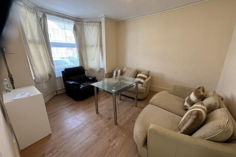 undefined, Standard Road, HOUNSLOW, Greater London, TW4