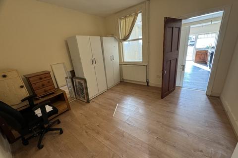 undefined, Standard Road, HOUNSLOW, Greater London, TW4