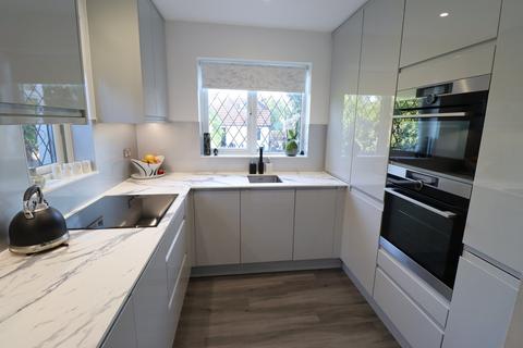 52 Alexandra Road, Rayleigh, SS6 8HS