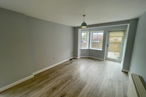 2 bedroom flat to rent, Manor Fold, Horsforth, Leeds, West Yorkshire, LS18