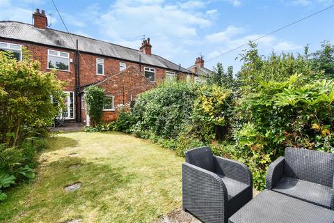 3 bedroom end of terrace house for sale, Swanland Road, Hessle