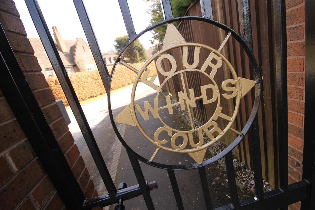 Four winds court