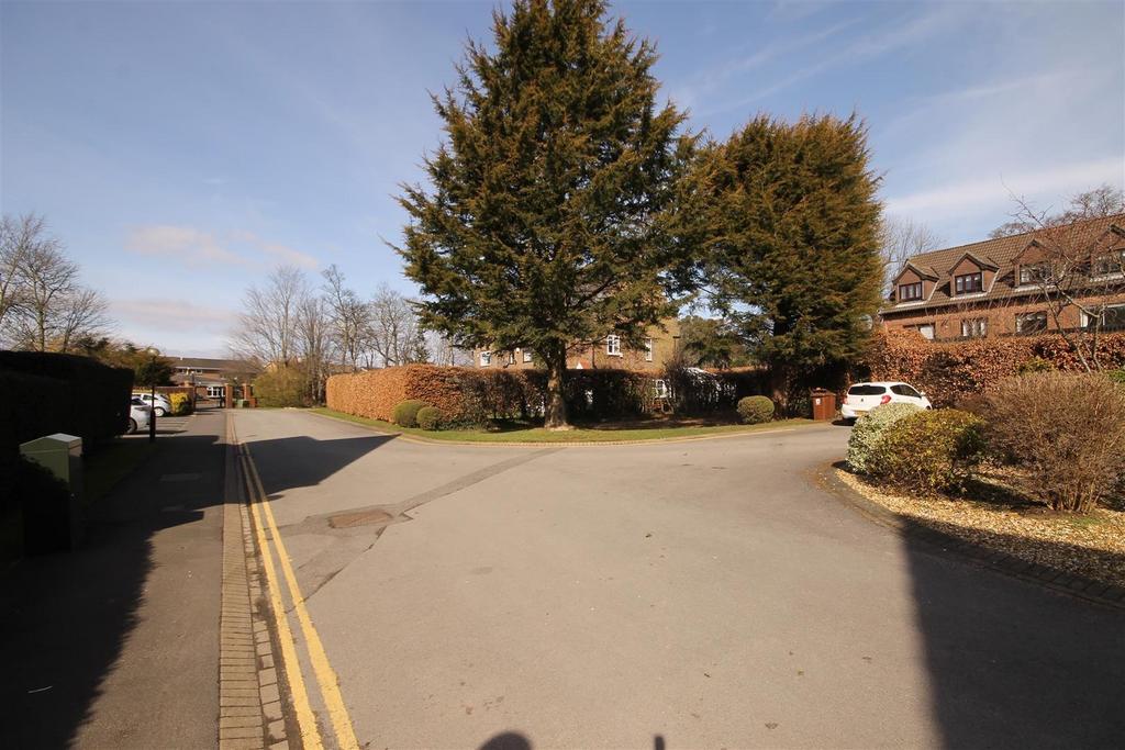 Four winds court