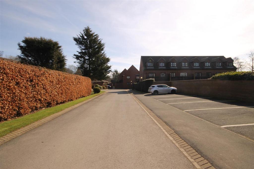 Four winds court