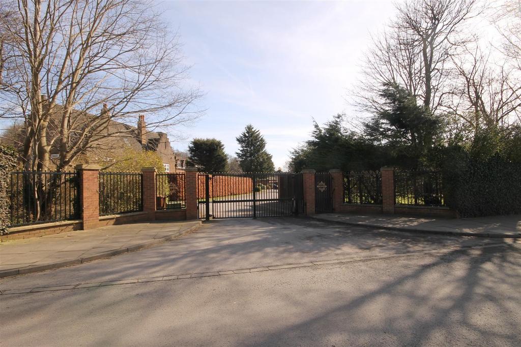 Four winds court