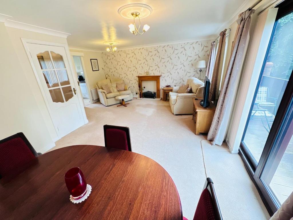 Lounge/dining room
