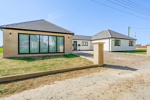 4 bedroom detached bungalow for sale, California Road, California