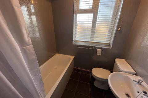 2 bedroom flat to rent, Ruthin Close, Luton LU1