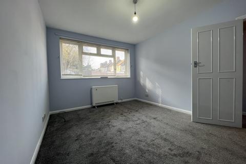 2 bedroom flat to rent, Ruthin Close, Luton LU1