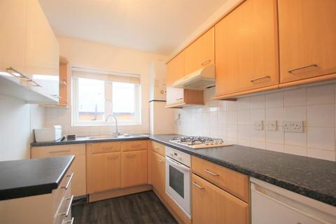 1 bedroom flat to rent, Chapel Avenue, Addlestone KT15