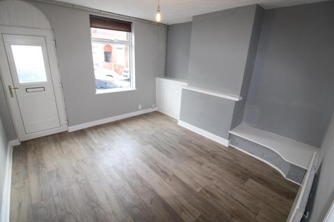 2 bedroom house to rent, Wood Street, Burton upon Trent DE14