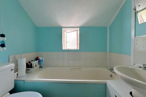 52 Lysons Avenue, Gloucester, GL1 5QF