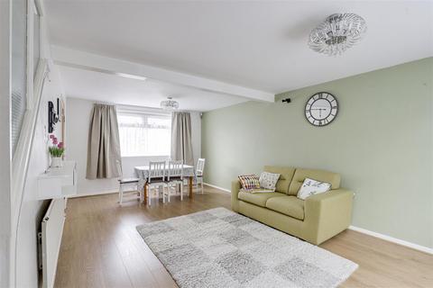3 bedroom end of terrace house for sale, Forsythia Gardens, Lenton NG7