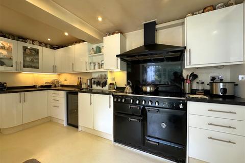 4 bedroom semi-detached house for sale, Priory Field, Upper Beeding, Steyning