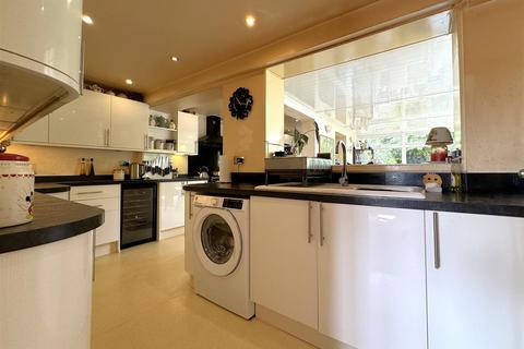 18 Priory Field, Upper Beeding, Steyning, BN44 3HU