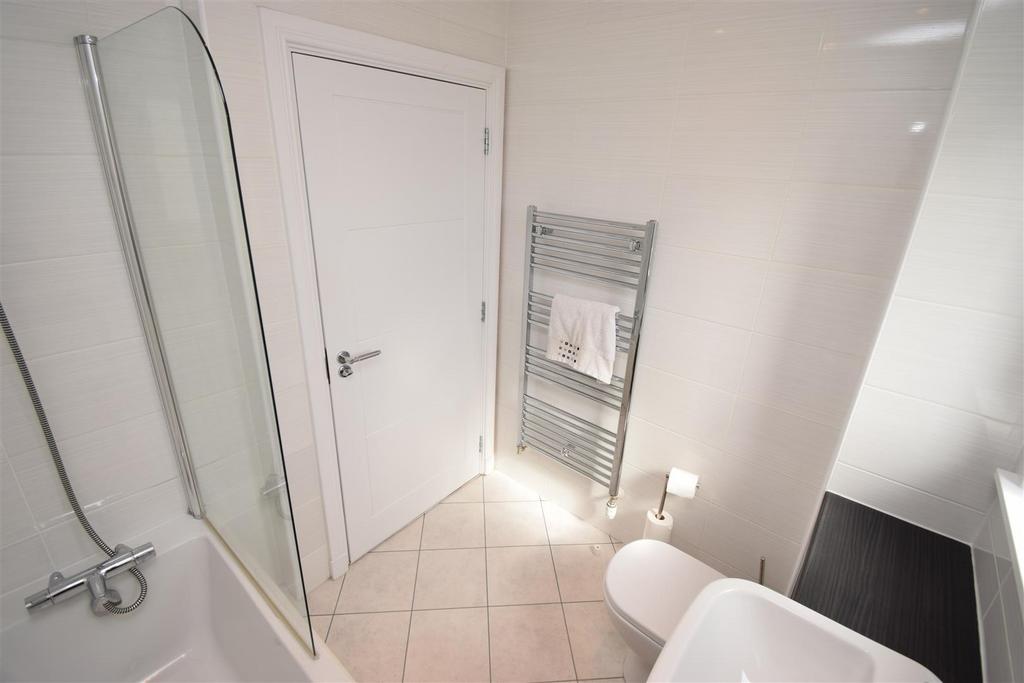 Bathroom (2).jpg