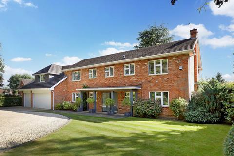 8 Eghams Close, Knotty Green, Beaconsfield, HP9 1XN