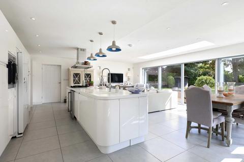 8 Eghams Close, Knotty Green, Beaconsfield, HP9 1XN